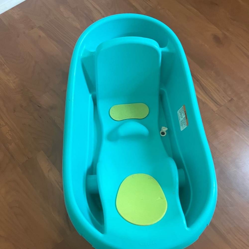 Baby bath tub